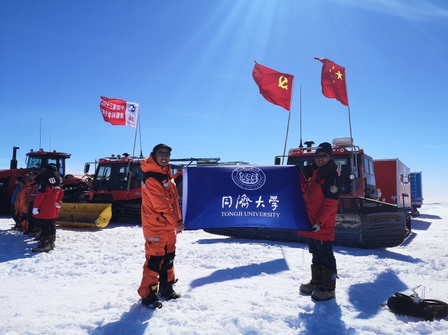 乔刚和郝彤在内陆队出发前合影-同济大学_20191210_125431 乔刚和郝彤在内陆队出发前合影-同济大学_20191210_125431