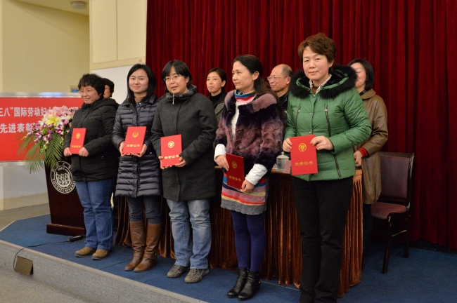 2013年度“同济大学阖家齐飞模范家庭”获得者王穗辉